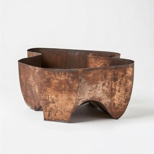 Maceta de jarrón cónico atemporal en textura galvanizada Acabado con tinte de bronce Ideal para pasillos rústicos de boda - Product Image 2