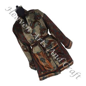 KS006 Kimono sari vintage en soie à fleurs antiques Veste de style court Look charmant de style bohème - Product Image 3