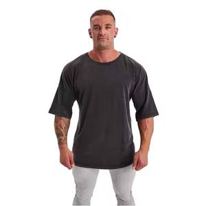 Camiseta estilo hip-hop 210g 100 por ciento algodón para hombre popular en el mercado hecha de 100% algodón y adecuada para el uso diario - Product Image 1