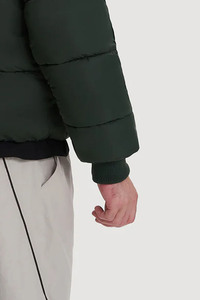 Nouvel arrivage de doudoune coupe-vent pour hommes avec poignets côtelés et boutons-pression 2 poches plaquées sur le devant, vestes d'hiver à bulles d'extérieur durables pour hommes - Product Image 6