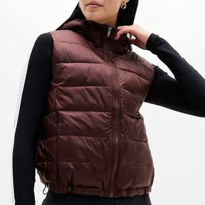 Gilet matelassé sans manches à capuche pour femme, haute qualité, vente en gros, écologique, respirant, rembourrage 100 % polyester, personnalisable - Product Image 1