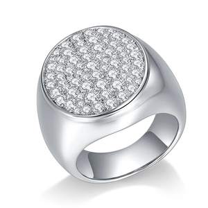 Anillo de diamante de moissanita de corte brillante redondo personalizado totalmente helado con chapado en plata 925 regalo de boda perfecto - Product Image 4