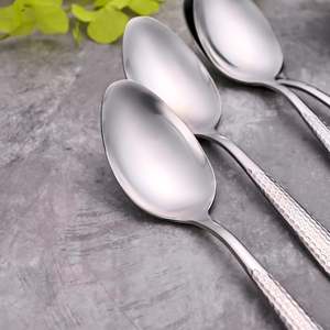 ช้อนสแตนเลสสีเงินมินิมาเจสติก (ชุด 4 ชิ้น) ช้อนผสมชาแบบยาวทันสมัย ดีไซน์กระจกเงา สำหรับใช้ในร้านกาแฟ งานปาร์ตี้ ปลอดภัย ขนาด 15 มล. - Product Image 3