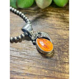 Colgante Navajo Hecho a Mano de Ostra Espinosa y Plata de Ley con Engaste de Bisel e Incrustaciones de Turquesa y Ópalo, Joyería Religiosa para Regalos - Product Image 2