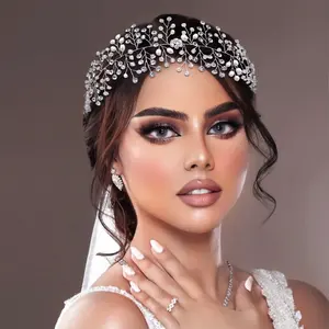 มงกุฎประดับมุกและคริสตัล Bridella BHP10-S สีเงิน สำหรับงานแต่งงาน งานพรอม และงานพิธีการ - สวมใส่สบาย - Product Image 2