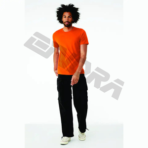 La simplicidad y la elegancia: ¡Eleva tu armario con nuestra atemporal colección de camisetas con cuello redondo! - Product Image 4