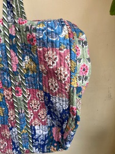 Bolsa de Mano Grande Acolchada Hecha a Mano con Diseño Floral, Duradera, de Lujo, Deportiva, Informal, de Algodón con Parches, Cierre de Cremallera, para Viajes de Fin de Semana - Product Image 2