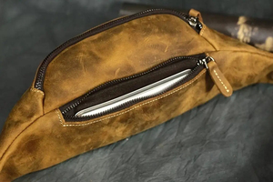 Compre una Bolsa de Pecho de Cuero Genuino Hecha a Mano, Personalizable, de Diseño, en Color Marrón, para Hombres y Mujeres - Product Image 4