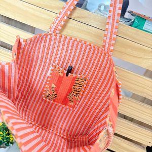 กระเป๋าโท้ทผ้าควิลท์ลายเสือสีส้ม งานฝีมือจากอินเดีย ผ้าฝ้ายสไตล์โบฮีเมียน ใช้สะพายไหล่ ใช้ซ้ำได้ เหมาะสำหรับการเดินทาง ตลาด สำหรับฤดูร้อนและฤดูหนาว - Product Image 5