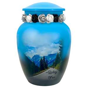 Urna Funeraria de Aluminio Riding Free Medium con Opción de Corona Conmemorativa y Placa con Nombre - Product Image 6