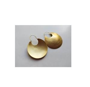 Personnaliser les dernières boucles d'oreilles de luxe de créateur pour femmes bijoux belle boucle d'oreille prix d'usine métal or boucle d'oreille brillant polonais - Product Image 5