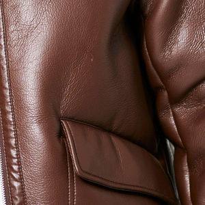 ผู้ผลิตเสื้อแจ็คเก็ตหนังแกะแท้สำหรับผู้ชาย สีพื้น แบบนักขี่มอเตอร์ไซค์ เคลือบผิว กันน้ำ กันลม แฟชั่น ซับในขนเชอร์ปา สำหรับฤดูหนาว - Product Image 4