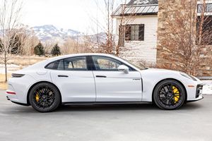 Panamera Turbo S E-Hybrid 2025, Bajo Kilometraje, Motor en Excelente Estado, Transmisión Automática, Techo Panorámico, Luces LED, Listo para Enviar - Product Image 3