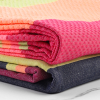 Couverture de pique-nique géométrique en coton biologique tissé ArtisRaw Fouta |   Couverture méditerranéenne artisanale légère et écologique de Tunisie