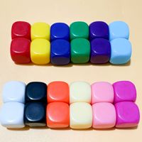 Dés à six faces en acrylique colorés WeiLang de 16 mm à coins arrondis, vente en gros pour jeux de société, activités en classe et événements