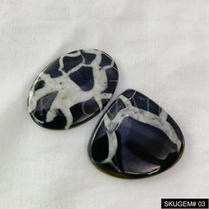Lab Created Black Septarian Loose Gemstone Bijoux noirs lisses polis à la main avec des formes mixtes pour la fabrication de bijoux uniques - Product Image 3