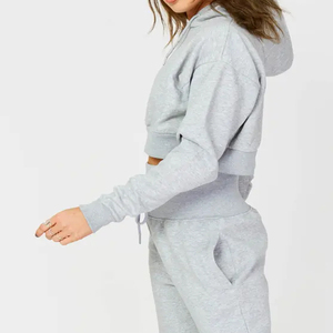 Vente en gros de sweats à capuche courts en molleton doux pour femmes, grande taille, à manches longues, avec logo personnalisé, respirants, avec cordon de serrage, pour l'hiver - Product Image 2