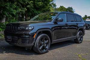 UN EXCELENTE JEEP GRAND CHEROKEE EL ALTIMITUDE 4WD SUV CROSSOVER USADO DEL 2023 - Product Image 6