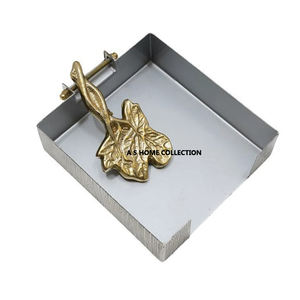 Boîte à mouchoirs en acier inoxydable avec accent floral moderne et élégant, accessoire décoratif de qualité supérieure pour les hôtels, les mariages et les fêtes - Product Image 3