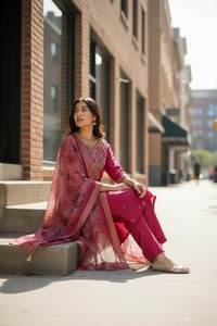 Excellent High Quality Pure Viscose Chanderi Silk Fabric Floral Printed Knee Length <b>Kurti</b>& Pent With Dupatta Set At Lower Rate - Product Image 2