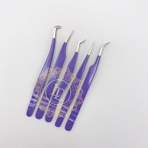 Marque privée Nouveau design Pourpre foncé Revêtement en poudre Point argenté Pince à cils en acier inoxydable Pointe incurvée Poignée unie - Product Image 2