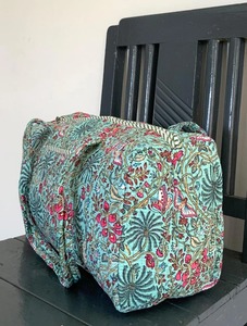 Bolsa de Viaje Deportiva de Gran Capacidad, Informal, de Fin de Semana, con Estampado Floral Verde Claro, Hecha a Mano, de Algodón, Ecológica, para Gimnasio, Yoga y Deportes - Product Image 3