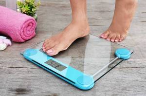 Smart Highly Accurate Digital Personal Weighing Scale 180kg Capacity Battery Operated OEM 100g Accuracy Tempered Glass - Product Image 6