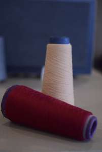 Hilo de Poliéster PET Reciclado 36/1 de Alta Calidad para Tejer y Bordar, Teñido, Patrón, Alta Tenacidad, Muestras Disponibles - Product Image 3