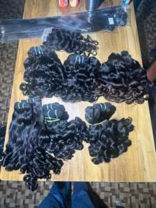 MEILLEUR FOURNISSEUR ET VENDEUR DE CHEVEUX INDIENS AVEC DES CHEVEUX CRUS 100% NON TRAITÉS BÉBÉ BOUCLES AVEC DES CUTICULES ALIGNÉES MACHINE TRAME BUNDLES - Product Image 5