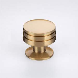 Perillas Modernas de Latón para Muebles de Madera - Toque Decorativo Artesanal y Duradero con Color y Tamaño Personalizables para Uso en Exteriores - Product Image 1