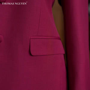 Ensemble de costume pour femme en velours rouge sur mesure de luxe |   Collection Féminine |   Fabriqué au Vietnam - Product Image 3