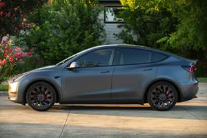 Tesla Model-Y Performance 2023, propre et bien entretenue, double moteur AWD, autonomie de 303 miles - Product Image 3