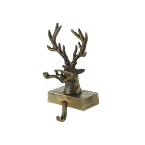 Soporte de media de metal con temática navideña para gancho de hierro de Navidad con diseño de temporada para colgar medias - Product Image 1