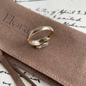 Bague en diamant de culture - Coupe coussin style ancienne mine - Couleur Blair-Champagne - Style vintage unique - Product Image 5
