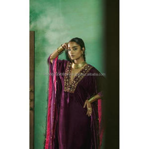 Col en V haute qualité velours perlé brodé longue tenue de mariage robe caftan brodée pour les femmes - Product Image 2