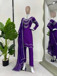 Dernier concepteur Chinon soie fil séquence Kurti Set par FabZone - Product Image 3