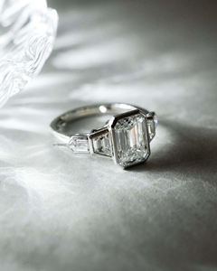 Ensemble de lunette 3 ct taille émeraude bague de mariage en diamant Moissanite ensemble de lunette de fiançailles bague en forme d'émeraude en or massif - Product Image 3