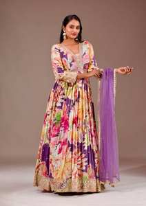 Conjunto de Vestido Anarkali Elegante con Estampado Floral Unity Luxure, Cuello en V, Dupatta Bordada, Tela Georgette Transpirable para Fiestas de Verano - Product Image 4