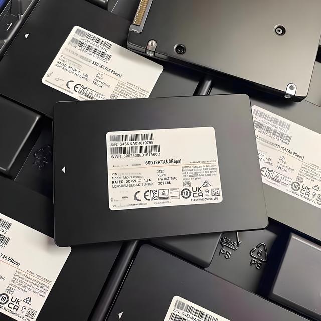 Brand New MZILG7T6HBLA-00A07 PM1653 7.68TB SATA 6Gb/S 2.5 Inch Internal Enterprise High Performance Server SSD