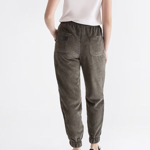 กางเกงวอร์มสำหรับผู้หญิงกางเกงวิ่งออกกำลังกายขาแบนระบายอากาศได้ดีพิมพ์โลโก้แบบกำหนดเองสำหรับกางเกงออกกำลังกายผลิตในปากีสถาน - Product Image 6