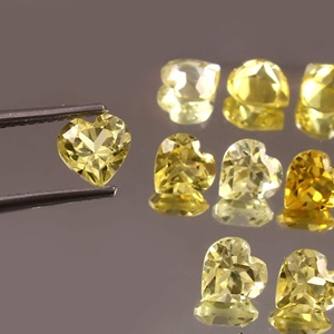 Pierre précieuse en forme de cœur en diamant jaune de laboratoire de qualité AAA, saphir jaune, véritable, taille calibrée disponible de 5mm à 25mm - Product Image 1