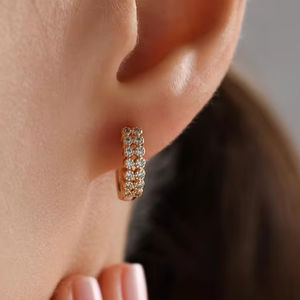 Boucles d'oreilles clous en argent sterling 925 plaqué or 14 carats, nacre et émail, petit soleil en zircon, boucles d'oreilles célestes pour tous les jours - Product Image 1