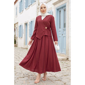 Ensemble deux pièces luxueux en crêpe bordeaux pour femme : haut court à nouer sur le côté et jupe kimono courte – Tailles 2XL, 3XL, 4XL – Idéal été-automne - Product Image 1