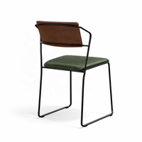 Chaise de salle à manger empilable en cuir véritable style antique, mobilier industriel pour restaurant et bistro, structure métallique, mobilier contractuel AKKU ART Export