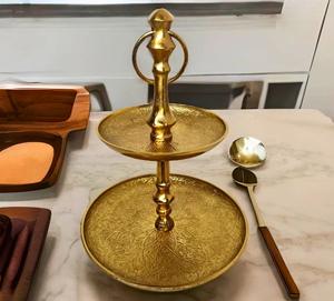 Présentoir à gâteaux luxueux en aluminium à 2 niveaux avec une base polie conçue pour les boulangeries de restaurants haut de gamme et les services de restauration - Product Image 5