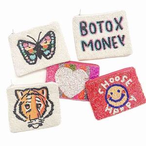 Bolso de mano bordado con cuentas de semillas rojas y doradas, bolso de mano con cuentas, diseño intrincado, motivo Floral artesanal, Cuentas pequeñas cosidas a mano - Product Image 2