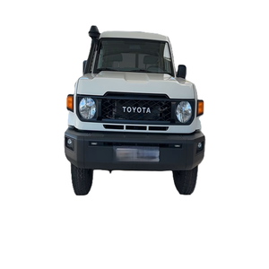 Toyota Land Cruiser Van 8 Asientos Transmisión Manual Motor a Gasolina Neumáticos R17 Asientos de Tela Ligera - Product Image 2