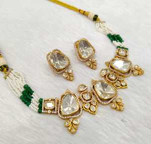 Ensemble de collier et boucles d'oreilles Mosenite exclusif Designer Look Antique Stone clouté de perles pour les tenues de mariage et de fête - Product Image 2