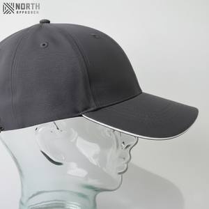 Gorra de Béisbol Ajustable de Algodón 100% con Bordado 3D de Color Liso - Diseño de Visera Deportiva Vintage - Product Image 3