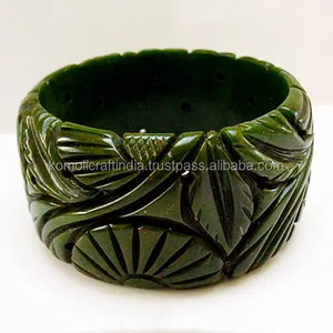 Brazalete tallado de resina hecho a mano, joyería, pieza de declaración única para mujer, pulsera de resina de moda para uso étnico y moderno - Product Image 4